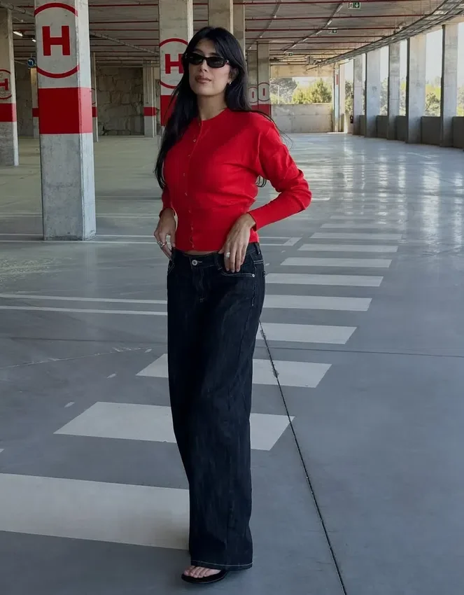 Gestreifte Jacke mit Rundhalsausschnitt und Knopfleiste Gestreifte Jacke mit Rundhalsausschnitt und Knopfleiste