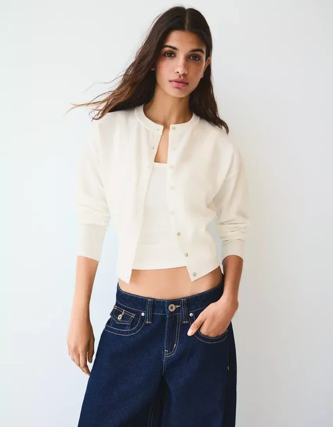 Gestreifte Jacke mit Rundhalsausschnitt und Knöpfen – Pullover und Strickjacken Gestreifte Jacke mit Rundhalsausschnitt und Knöpfen – Pullover und Strickjacken
