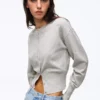 Gestreifte Jacke mit Rundhalsausschnitt und Knöpfen – Pullover und Strickjacken Gestreifte Jacke mit Rundhalsausschnitt und Knöpfen – Pullover und Strickjacken