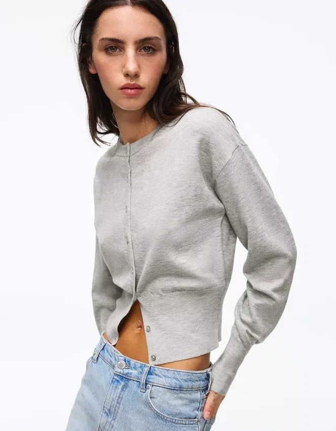 Gestreifte Jacke mit Rundhalsausschnitt und Knöpfen – Pullover und Strickjacken Gestreifte Jacke mit Rundhalsausschnitt und Knöpfen – Pullover und Strickjacken