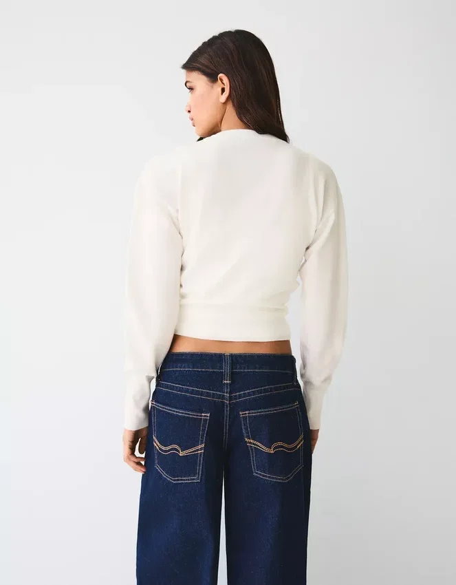 Gestreifte Jacke mit Rundhalsausschnitt und Knöpfen – Pullover und Strickjacken Gestreifte Jacke mit Rundhalsausschnitt und Knöpfen – Pullover und Strickjacken