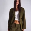 Gestreifter Zweireiher-Blazer – Jacken und Trenchcoats Gestreifter Zweireiher-Blazer – Jacken und Trenchcoats