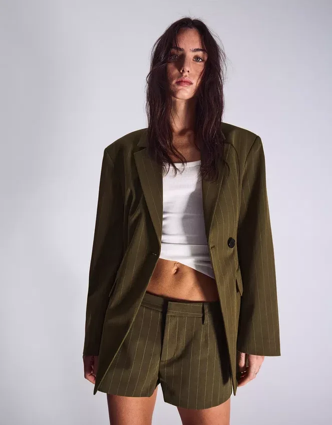 Gestreifter Zweireiher-Blazer – Jacken und Trenchcoats Gestreifter Zweireiher-Blazer – Jacken und Trenchcoats