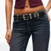 Gürtel aus Faux Leather mit Nieten – Accessoires