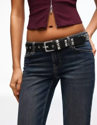 Gürtel aus Faux Leather mit Nieten – Accessoires