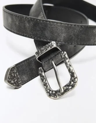grtel mit gehmmerter schnalle accessoires 2 330x423 - G&uuml;rtel mit geh&auml;mmerter Schnalle &ndash; Accessoires