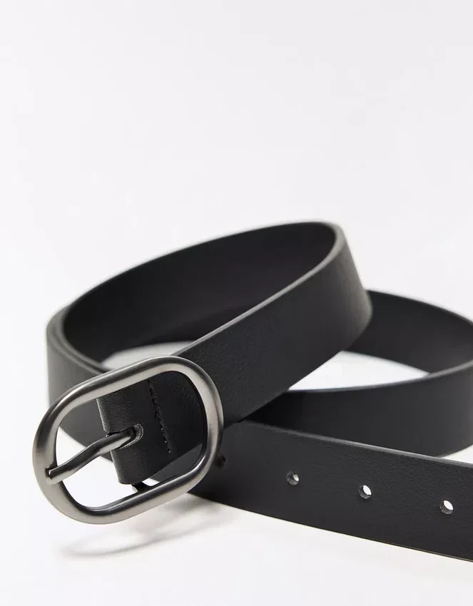 Gürtel mit ovaler Schnalle – Accessoires Gürtel mit ovaler Schnalle – Accessoires