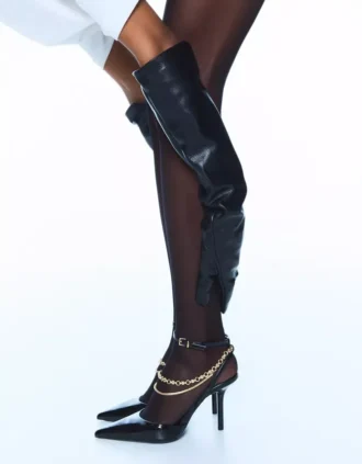 High-Heel-Schuh mit Kettenverzierung – Schuhe mit High Heels High-Heel-Schuh mit Kettenverzierung – Schuhe mit High Heels