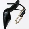 High-Heel-Schuh mit Kettenverzierung – Schuhe mit High Heels