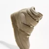High-Top-Sneaker mit innerem Keilabsatz – Schuhe