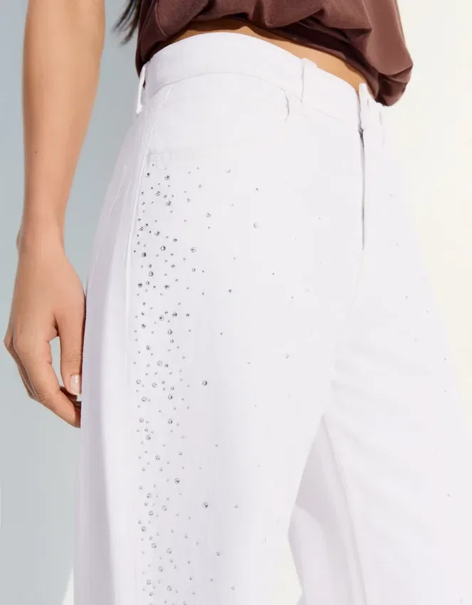 Hoch taillierte, schimmernde Straight-Leg-Jeans Hoch taillierte, schimmernde Straight-Leg-Jeans