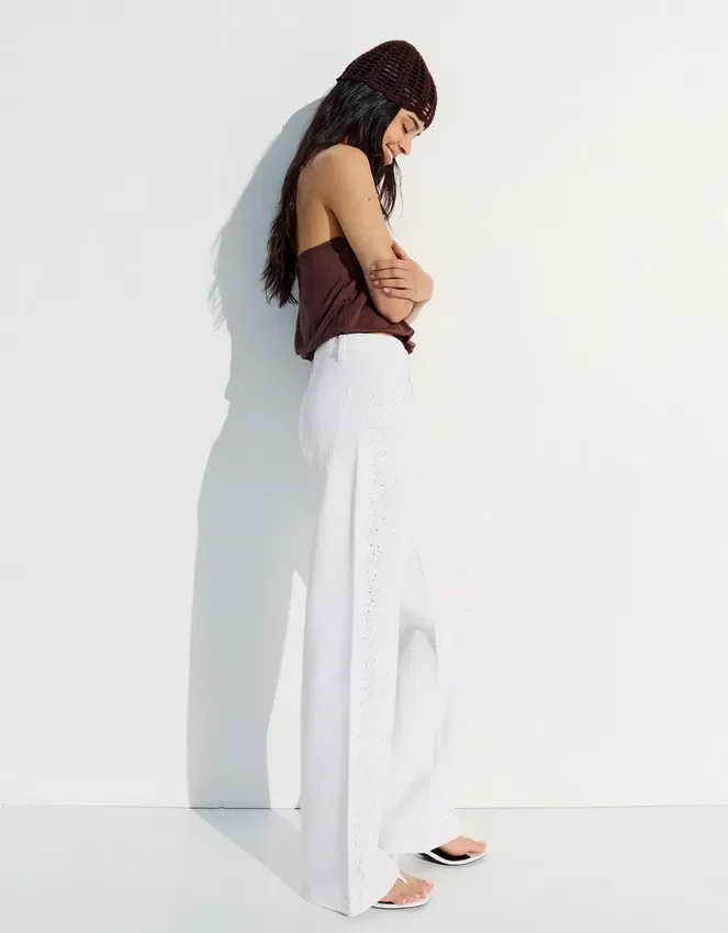 Hoch taillierte, schimmernde Straight-Leg-Jeans Hoch taillierte, schimmernde Straight-Leg-Jeans