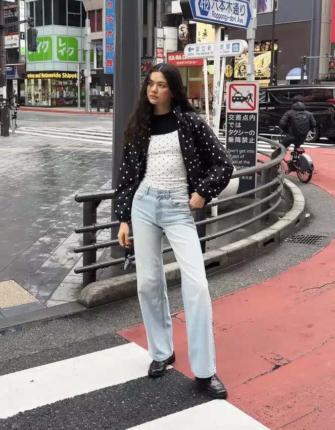 Hoch taillierte, straight geschnittene Jeans mit Wide Leg – Hose Hoch taillierte, straight geschnittene Jeans mit Wide Leg – Hose
