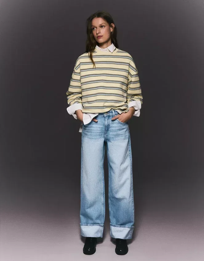 Hoch taillierte, Straight geschnittene Jeans mit Wide Leg und umgeschlagenem Saum – Hose Hoch taillierte, Straight geschnittene Jeans mit Wide Leg und umgeschlagenem Saum – Hose