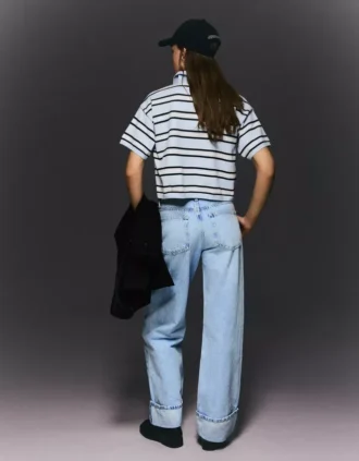 Hoch taillierte, Straight geschnittene Jeans mit Wide Leg und umgeschlagenem Saum – Hose