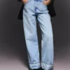 Hoch taillierte, Straight geschnittene Jeans mit Wide Leg und umgeschlagenem Saum – Hose