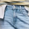 Hoch taillierte, Straight geschnittene Jeans mit Wide Leg und umgeschlagenem Saum – Hose Hoch taillierte, Straight geschnittene Jeans mit Wide Leg und umgeschlagenem Saum – Hose