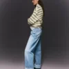 Hoch taillierte, Straight geschnittene Jeans mit Wide Leg und umgeschlagenem Saum – Hose Hoch taillierte, Straight geschnittene Jeans mit Wide Leg und umgeschlagenem Saum – Hose