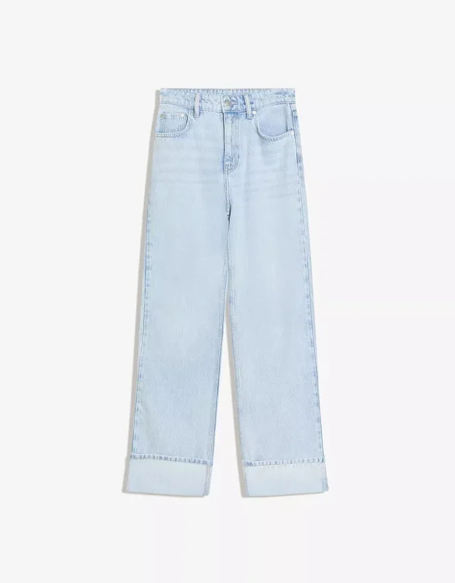 Hoch taillierte, Straight geschnittene Jeans mit Wide Leg und umgeschlagenem Saum – Hose Hoch taillierte, Straight geschnittene Jeans mit Wide Leg und umgeschlagenem Saum – Hose