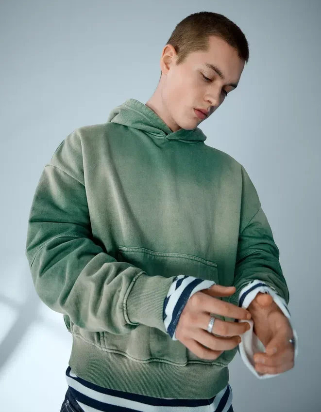 Hoodie mit Faded-Effekt und gerader Fit-Passform – Sweatshirts und Hoodies – Herren Hoodie mit Faded-Effekt und gerader Fit-Passform – Sweatshirts und Hoodies – Herren