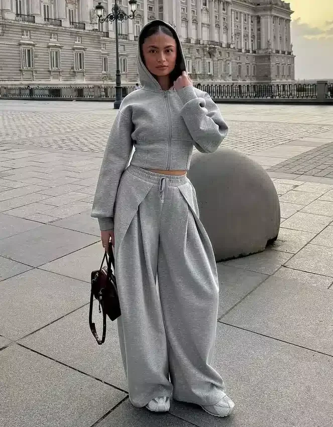 Hoodie mit hohem Bund und Reißverschluss – #Bershkastyle – Damen Hoodie mit hohem Bund und Reißverschluss – #Bershkastyle – Damen