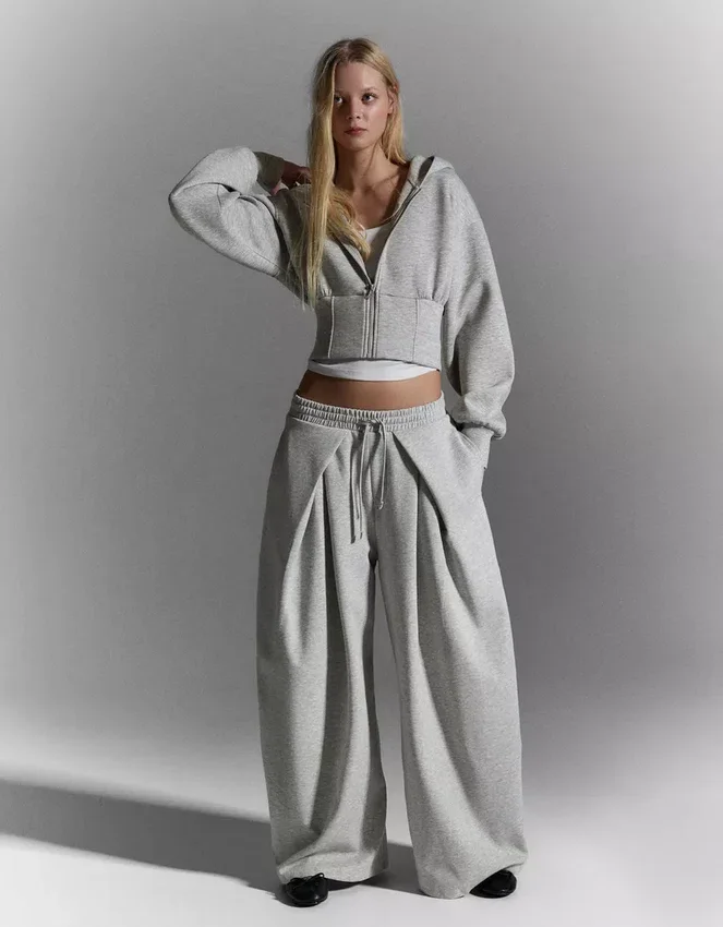 Hoodie mit hohem Bund und Reißverschluss – #Bershkastyle – Damen Hoodie mit hohem Bund und Reißverschluss – #Bershkastyle – Damen