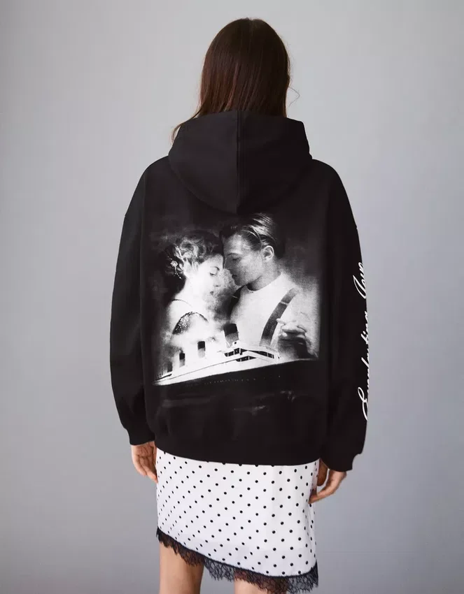 Hoodie mit Kapuze und Titanic-Print Hoodie mit Kapuze und Titanic-Print