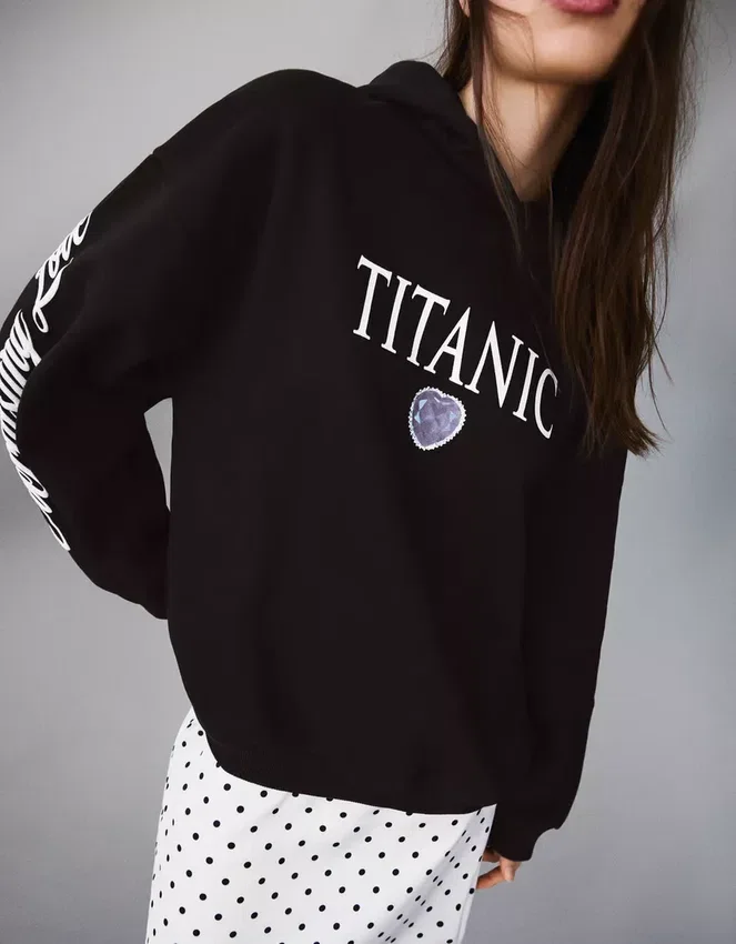 Hoodie mit Kapuze und Titanic-Print Hoodie mit Kapuze und Titanic-Print