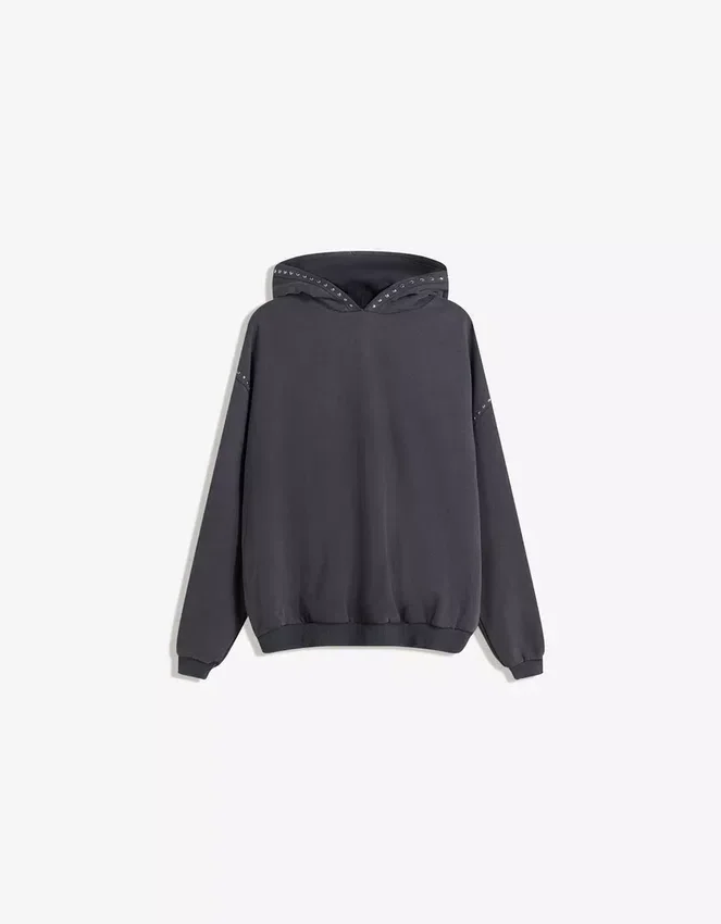 Hoodie mit Nieten – Tops und Bodys Hoodie mit Nieten – Tops und Bodys