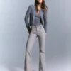 Hose mit ausgestelltem Schnitt und Taschenklappen – Hose Hose mit ausgestelltem Schnitt und Taschenklappen – Hose