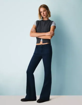 Hose mit ausgestelltem Schnitt und Taschenklappen – Hose