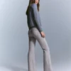 Hose mit ausgestelltem Schnitt und Taschenklappen – Hose Hose mit ausgestelltem Schnitt und Taschenklappen – Hose
