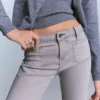 Hose mit ausgestelltem Schnitt und Taschenklappen – Hose Hose mit ausgestelltem Schnitt und Taschenklappen – Hose