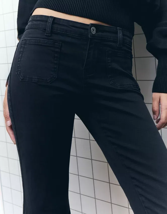 Hose mit ausgestelltem Schnitt und Taschenklappen – Hose Hose mit ausgestelltem Schnitt und Taschenklappen – Hose