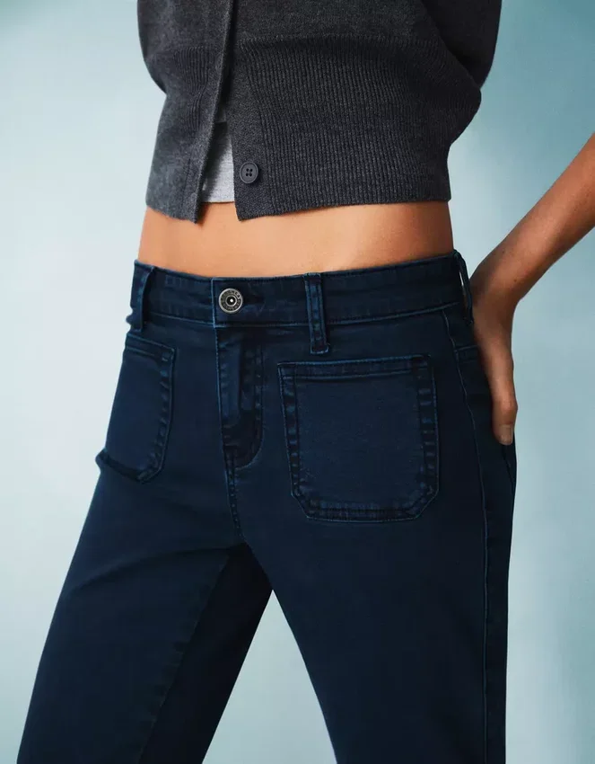 Hose mit ausgestelltem Schnitt und Taschenklappen – Hose Hose mit ausgestelltem Schnitt und Taschenklappen – Hose