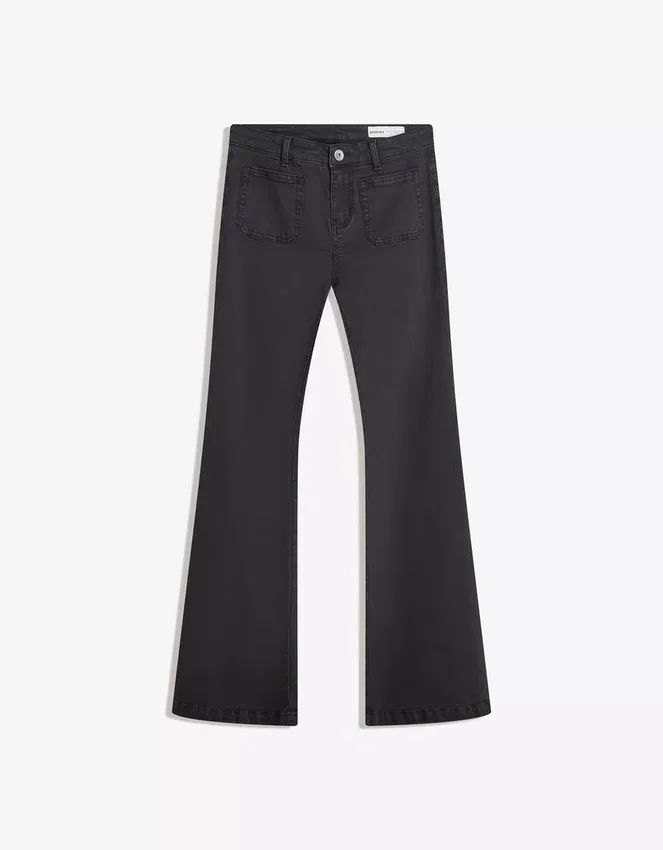 Hose mit ausgestelltem Schnitt und Taschenklappen – Hose Hose mit ausgestelltem Schnitt und Taschenklappen – Hose