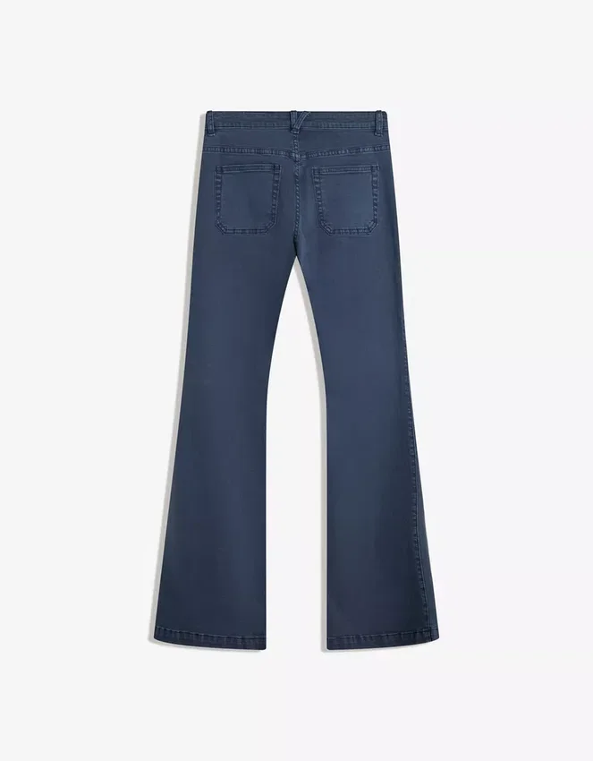 Hose mit ausgestelltem Schnitt und Taschenklappen – Hose Hose mit ausgestelltem Schnitt und Taschenklappen – Hose