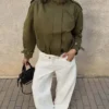 Jacke mit gerafften Schnallen Jacke mit gerafften Schnallen