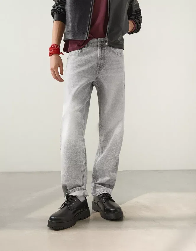 Jeans mit geradem Bein – Jeans Jeans mit geradem Bein – Jeans
