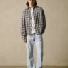 Jeans mit geradem Bein und ausgestelltem Saum – Jeans