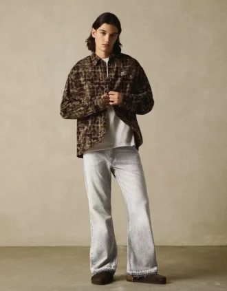 Jeans mit geradem Bein und ausgestelltem Saum – Jeans Jeans mit geradem Bein und ausgestelltem Saum – Jeans
