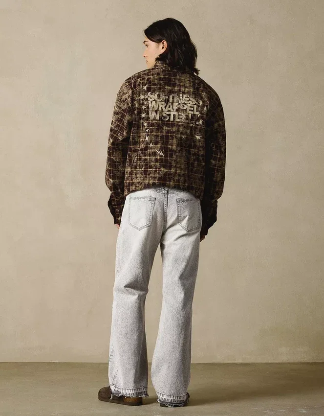 Jeans mit geradem Bein und ausgestelltem Saum – Jeans Jeans mit geradem Bein und ausgestelltem Saum – Jeans