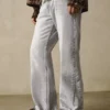 Jeans mit geradem Bein und ausgestelltem Saum – Jeans Jeans mit geradem Bein und ausgestelltem Saum – Jeans