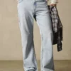 Jeans mit geradem Bein und ausgestelltem Saum – Jeans
