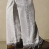 Jeans mit geradem Bein und ausgestelltem Saum – Jeans Jeans mit geradem Bein und ausgestelltem Saum – Jeans