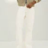 Jeans mit geradem Bein und ausgestelltem Saum – Jeans