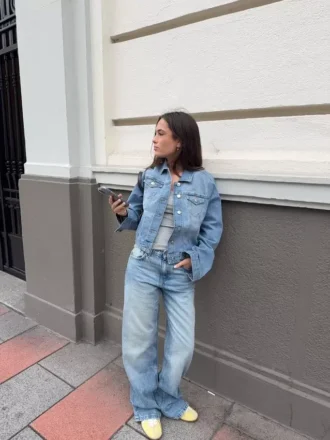 Jeans mit hoher Taille, Straight-Schnitt und Wide Leg-Bein