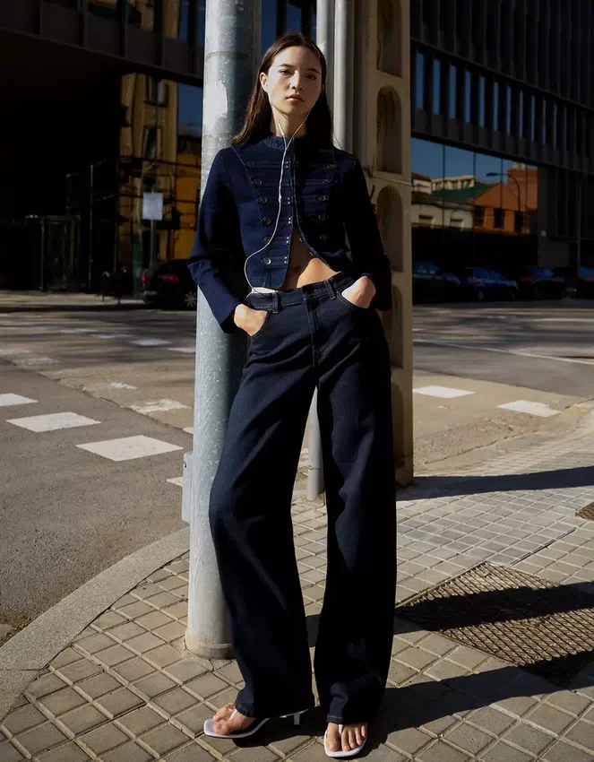 Jeans mit hoher Taille, Straight-Schnitt und Wide Leg – Hosen – Damen Jeans mit hoher Taille, Straight-Schnitt und Wide Leg – Hosen – Damen