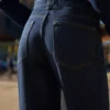 Jeans mit hoher Taille, Straight-Schnitt und Wide Leg – Hosen – Damen Jeans mit hoher Taille, Straight-Schnitt und Wide Leg – Hosen – Damen