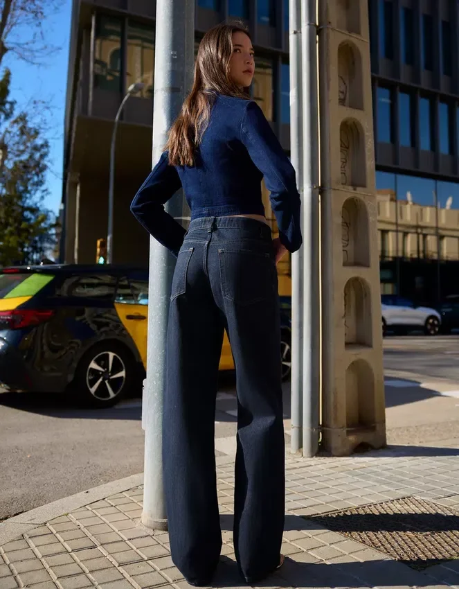 Jeans mit hoher Taille, Straight-Schnitt und Wide Leg – Hosen – Damen Jeans mit hoher Taille, Straight-Schnitt und Wide Leg – Hosen – Damen
